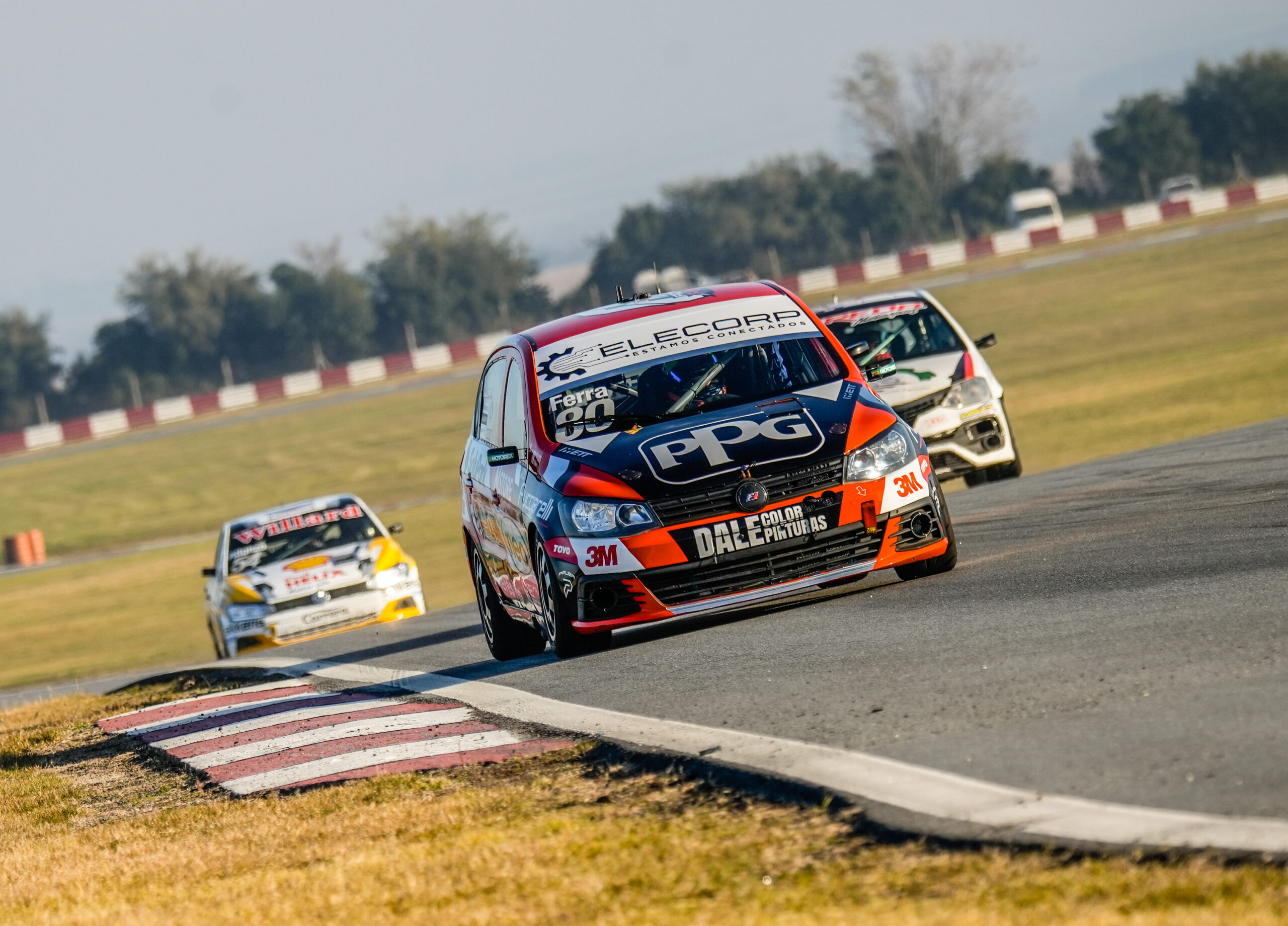 MERCEDES NO DIO TREGUA CON ENTRETENIDAS CARRERAS: FACU FERRA ES RECORD
